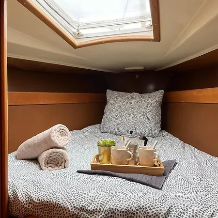 Velero Puma 32 船屋