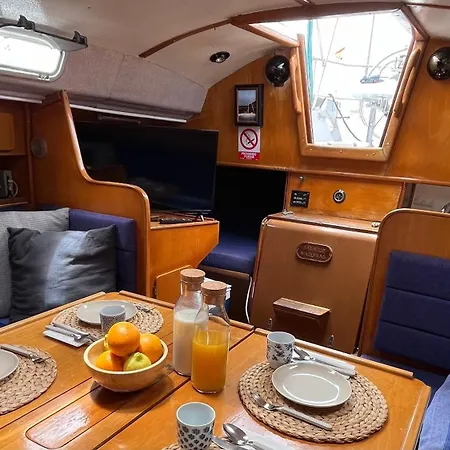Botel Velero Puma 32